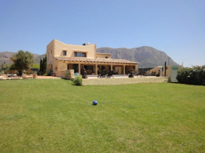 Large 5 bedroom Country Farmhouse in Montgo Park
